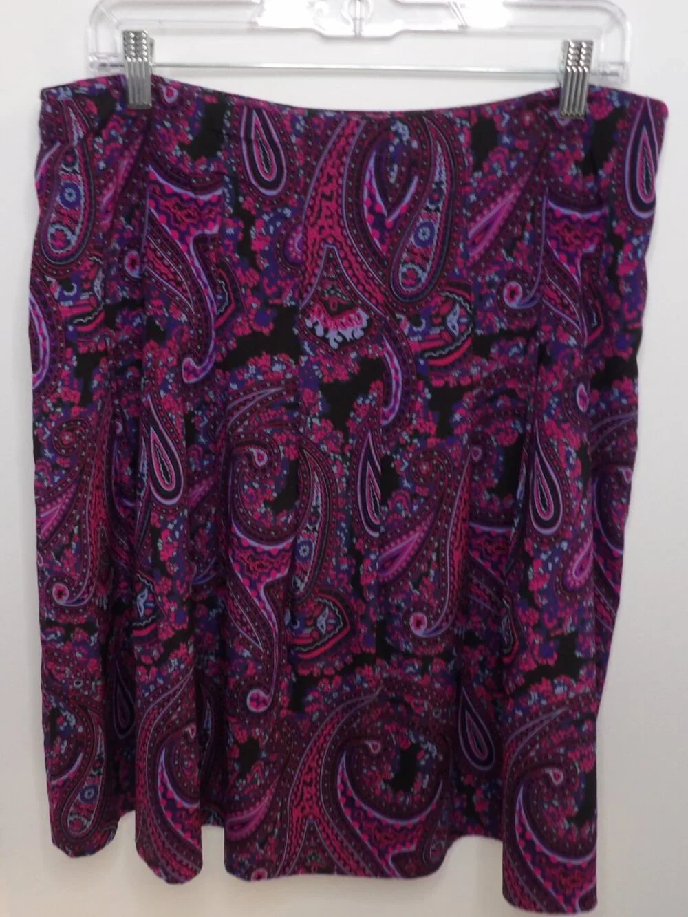 DKNY Ladies Pleated Skirt Paisley Black and Purple Size 10